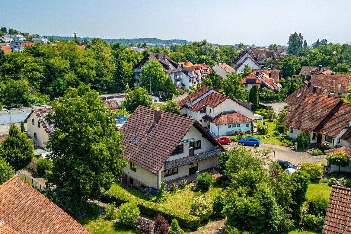 Immobilie in Radolfzell am Bodensee - Für die große Familie - Zweifamilienhaus mit Potenzial in ruhiger Lage - Bild 0