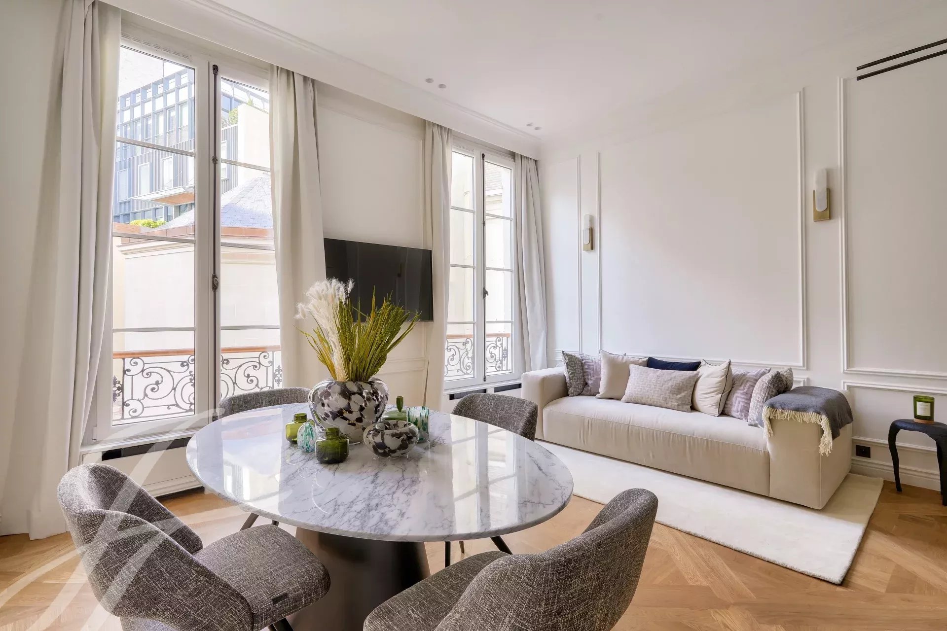 Studio zum Kauf provisionsfrei 1.395.000 € 3 Zimmer 59 m²<br/>Wohnfläche 2.<br/>Geschoss Triangle d'Or Paris 8ème 75008