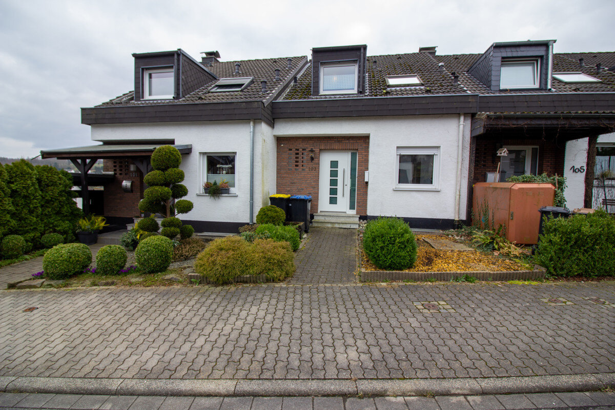 Reihenmittelhaus zum Kauf 150.000 € 4 Zimmer 125 m²<br/>Wohnfläche 179 m²<br/>Grundstück Neuenrade Neuenrade 58809