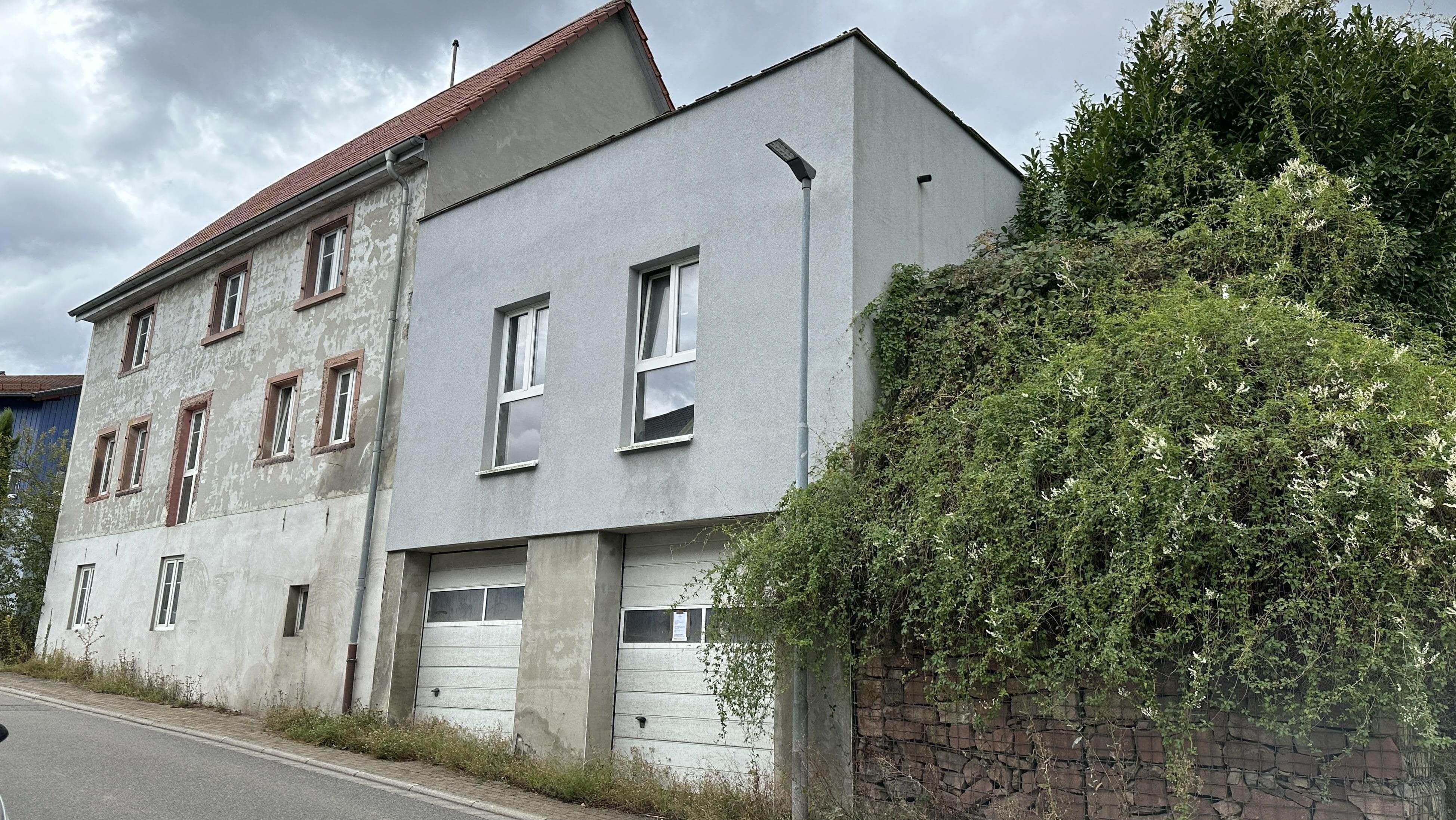 Zwangsversteigerung Ende Oktober 2024 ! - Einfamilienhaus mit Anbau in Weinheim - Rippenweier