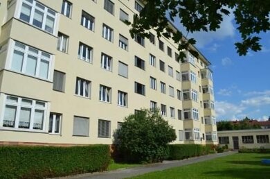 Wohnung zur Miete 648 € 3 Zimmer 64,8 m² 4. Geschoss frei ab sofort Zwickauer Straße 65 Marienbrunn Leipzig 04277