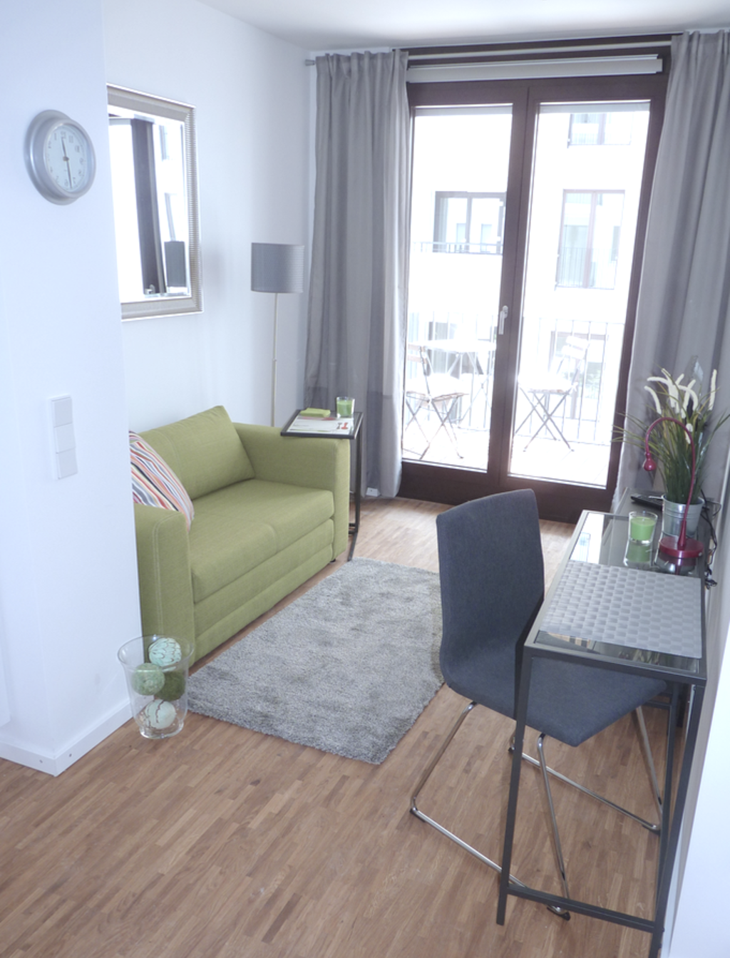 Wohnung zur Miete Wohnen auf Zeit 1.501 € 2 Zimmer 26 m²<br/>Wohnfläche ab sofort<br/>Verfügbarkeit Römischer Ring Bockenheim Frankfurt am Main 60486