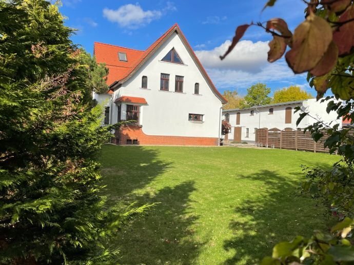 Mehrfamilienhaus zum Kauf Provisionsfrei 699.000 € 7 Zimmer 200 m²<br/>Wohnfläche 2.183 m²<br/>Grundstück Ab sofort<br/>Verfügbarkeit Emil-Schuster-Str.1 Seeben Halle (Saale) 06118