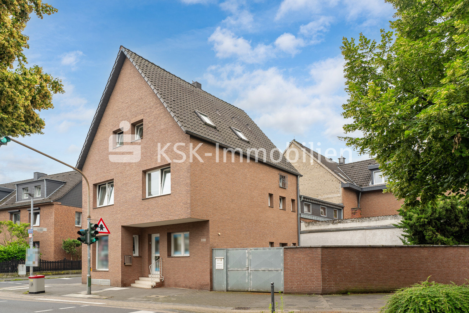 Wohn- und Geschäftshaus zum Kauf als Kapitalanlage geeignet 495.000 € 7 Zimmer 90,9 m²<br/>Fläche 125 m²<br/>Grundstück Efferen Hürth 50354