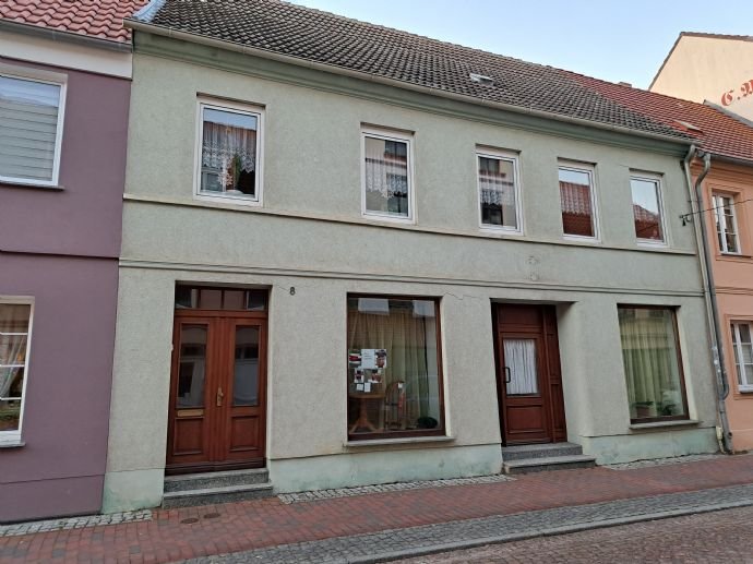 Reihenmittelhaus zum Kauf 85.000 € 6 Zimmer 182 m²<br/>Wohnfläche 328 m²<br/>Grundstück Teterow Teterow 17166