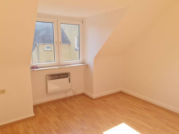 Wohnung zur Miete 430 € 3 Zimmer 64,7 m² Dachgeschoss, 3. Geschoss Haus-Berge-Straße 85 Altendorf Essen 45143