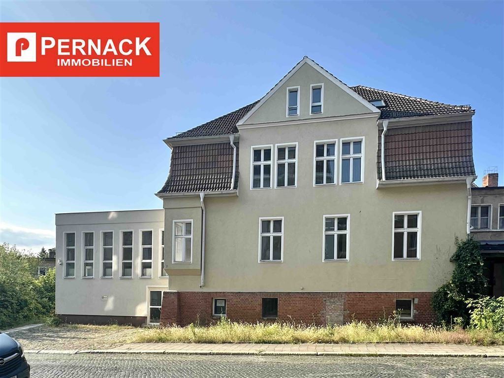 Stadthaus zum Kauf 285.000 € 18 Zimmer 400 m²<br/>Wohnfläche 905 m²<br/>Grundstück Huttenviertel Frankfurt (Oder) 15234