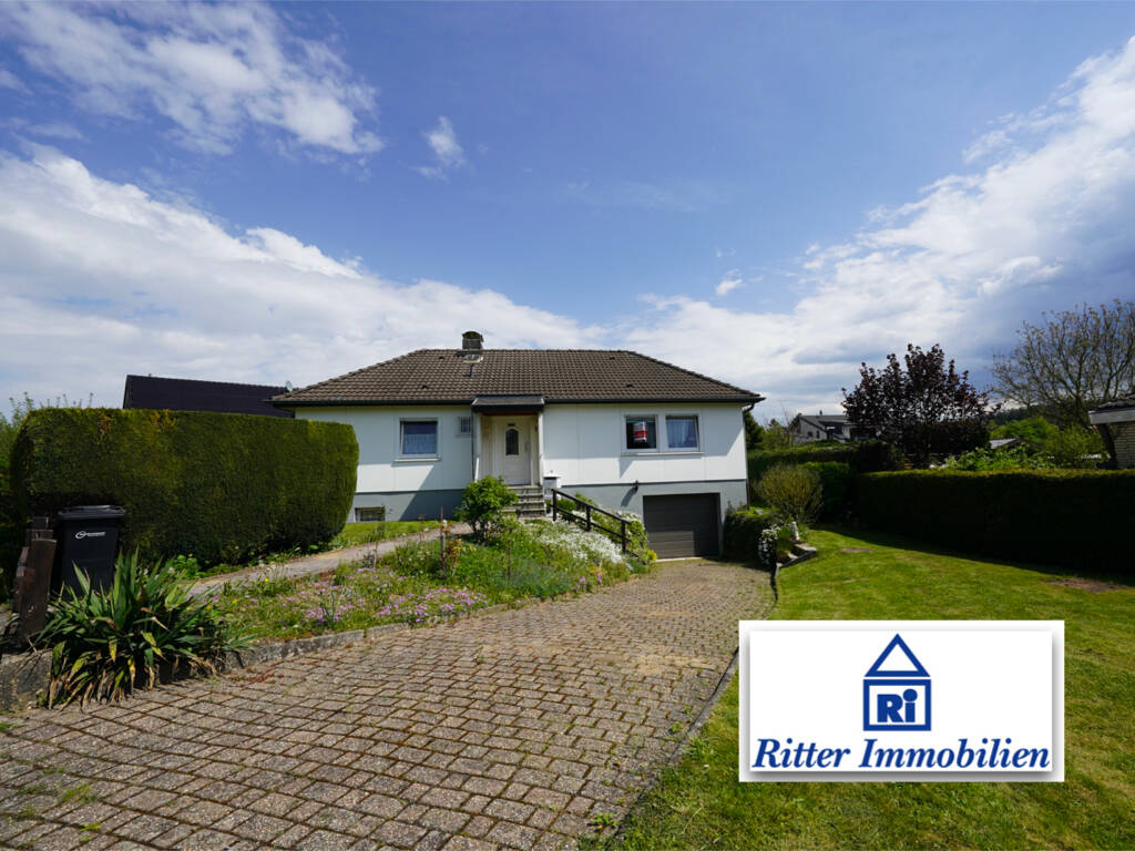 * * * In ruhiger Lage, freistehender Bungalow mit schönem Garten und Garage * * *