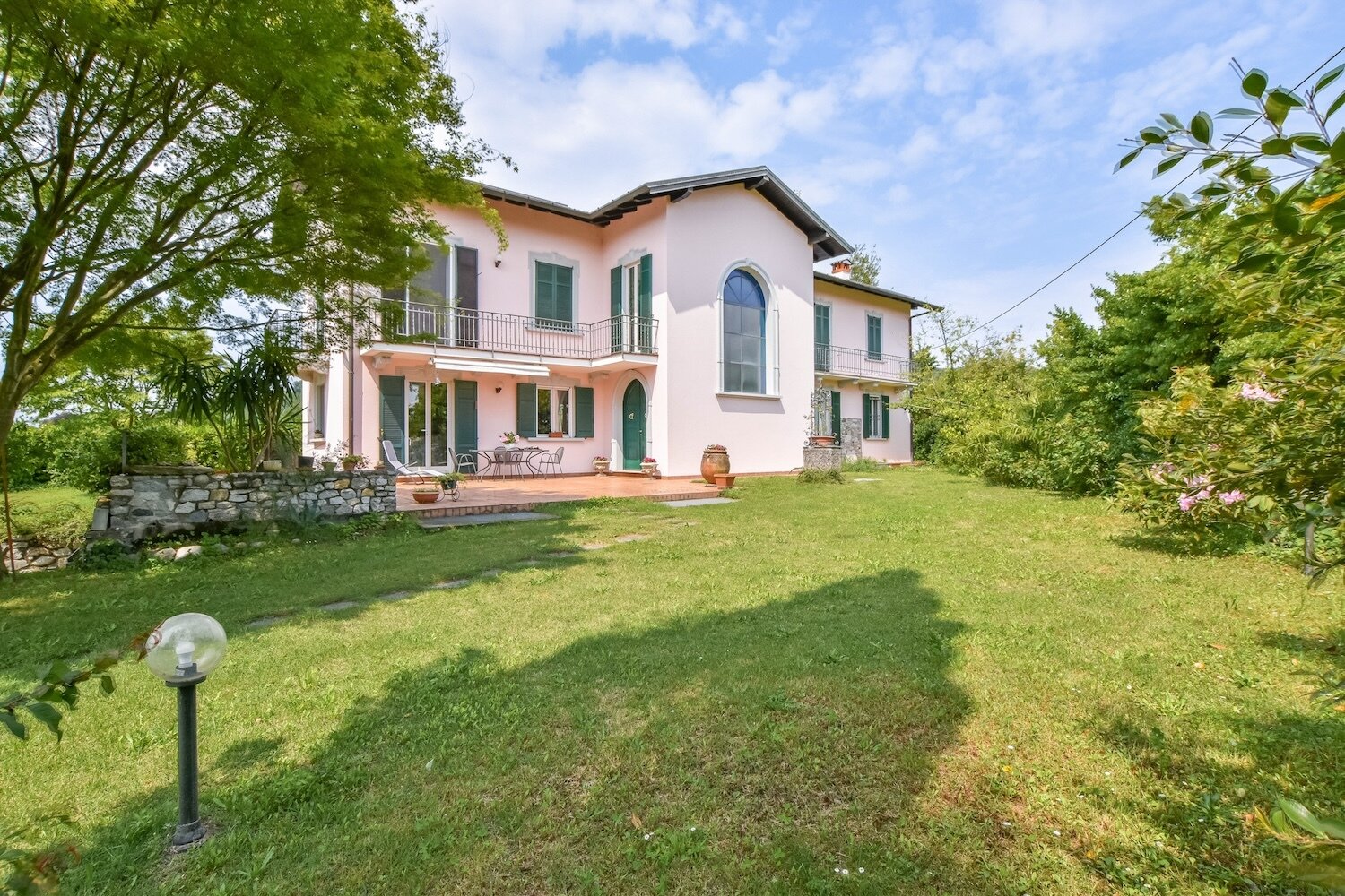 Villa zum Kauf 790.000 € 6 Zimmer 268 m²<br/>Wohnfläche 1.820 m²<br/>Grundstück Panoramablick Sesto Calende 21018