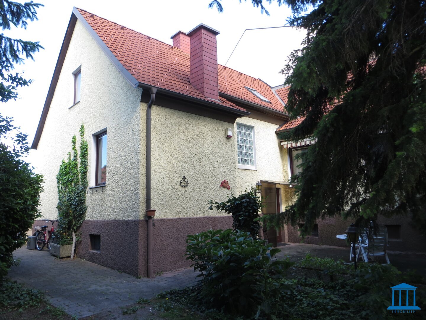 Haus zum Kauf 440.000 € 1.198 m²<br/>Grundstück Wiener Neustadt 2700