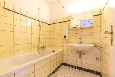 Wohnung zum Kauf provisionsfrei 115.200 € 3 Zimmer 80 m² frei ab sofort Columbusstraße 34 Oberkassel Düsseldorf 40549