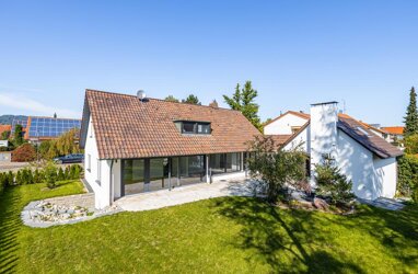 Einfamilienhaus zum Kauf 1.099.000 € 7 Zimmer 234 m² 748 m² Grundstück Hohentwiel - Gewerbeschule 22 Singen 78224