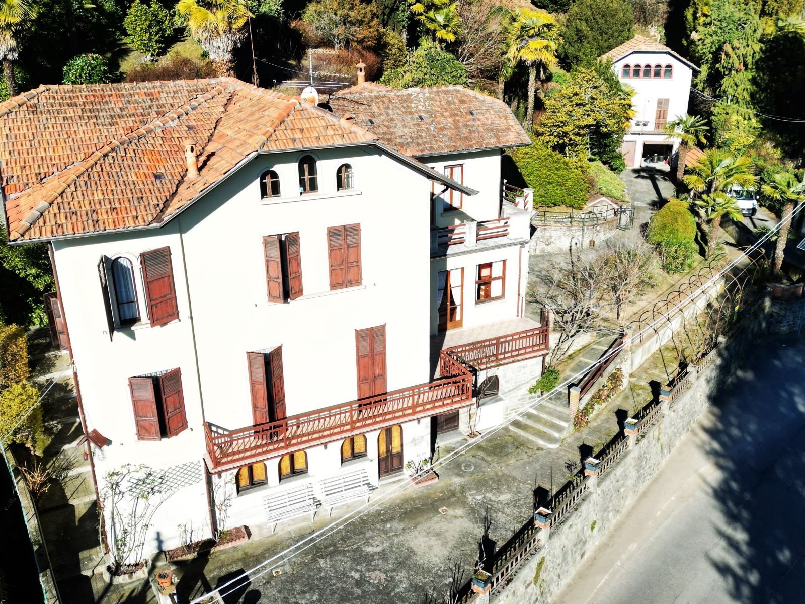 Villa zum Kauf 9 Zimmer 661 m² 10.000 m² Grundstück Nebbiuno 