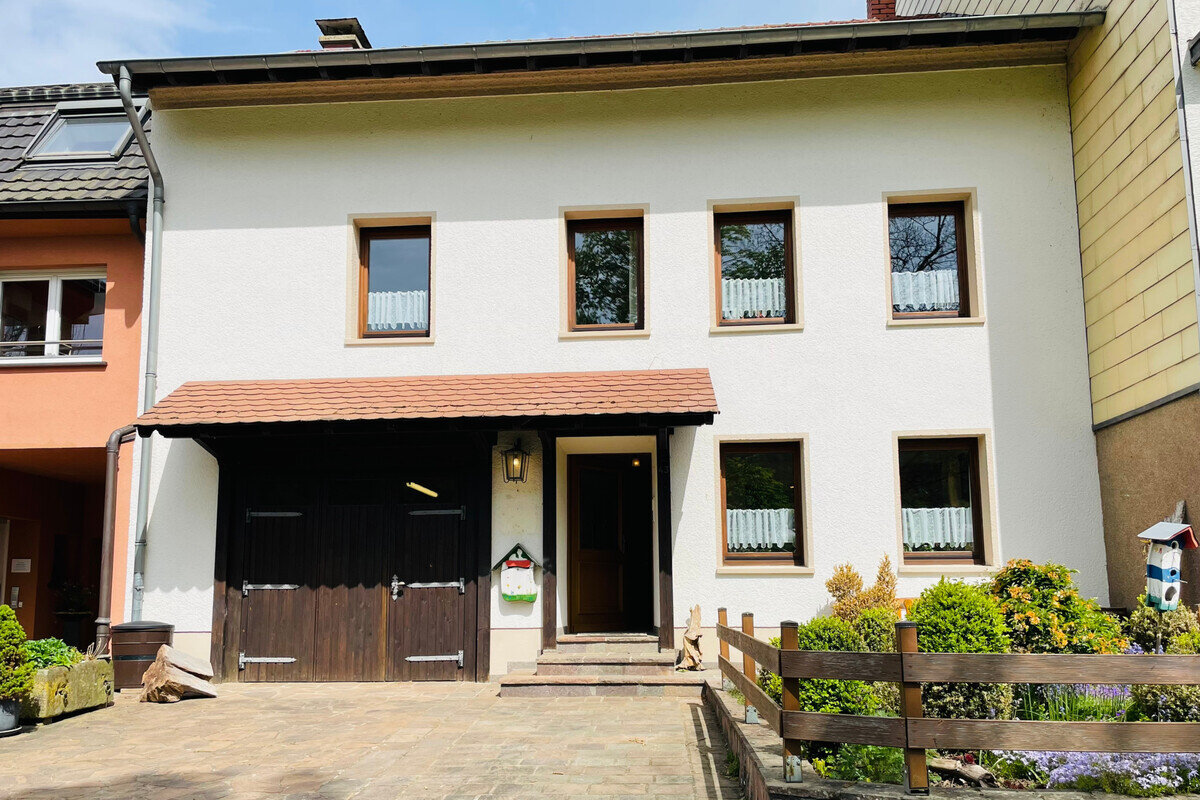 Einfamilienhaus zum Kauf 315.000 € 8 Zimmer 242 m²<br/>Wohnfläche 594 m²<br/>Grundstück Bollendorf Bollendorf 54669