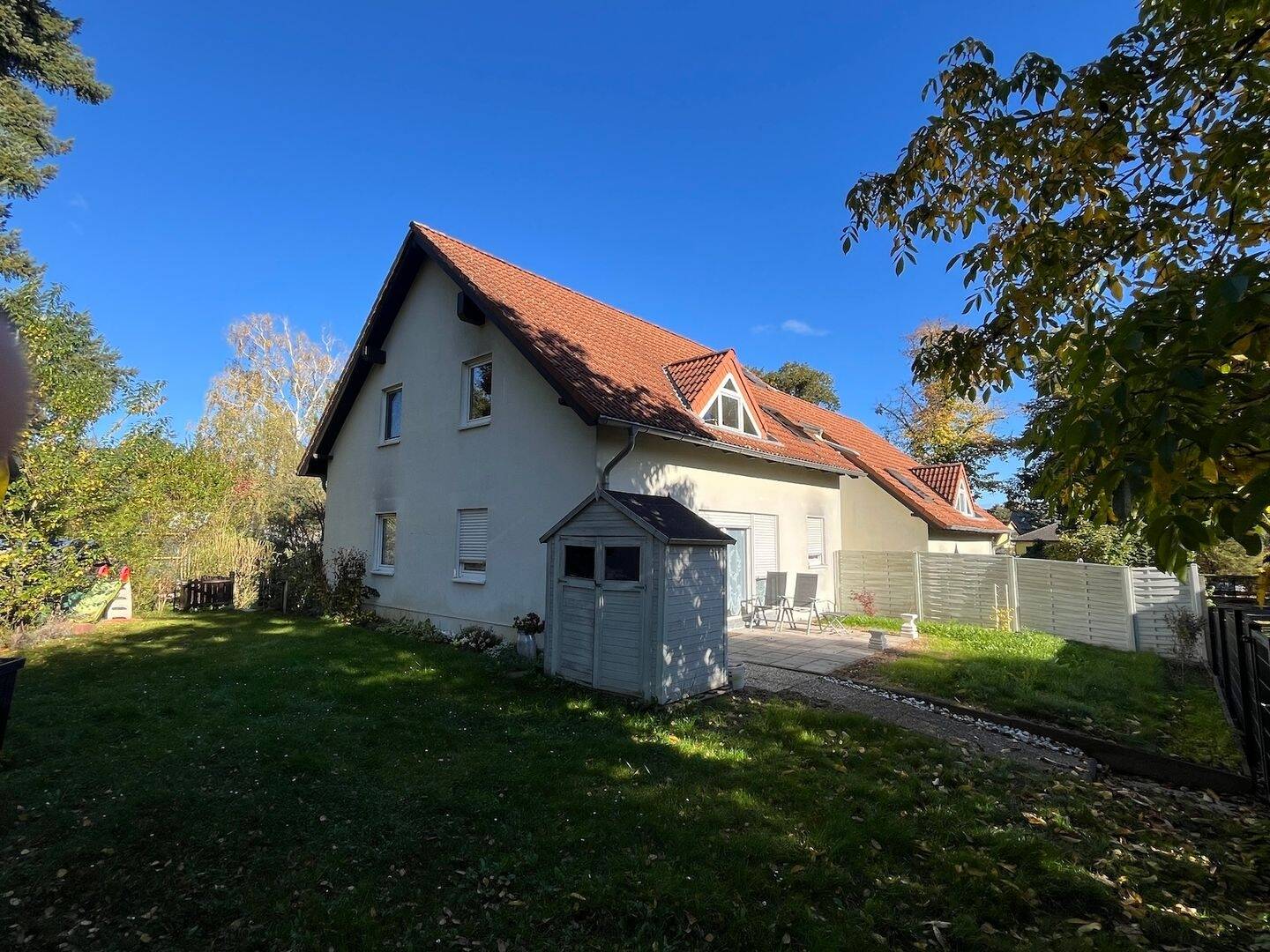 KLEINES MEHRFAMILIENHAUS IN KÖNIGS WUSTERHAUSEN