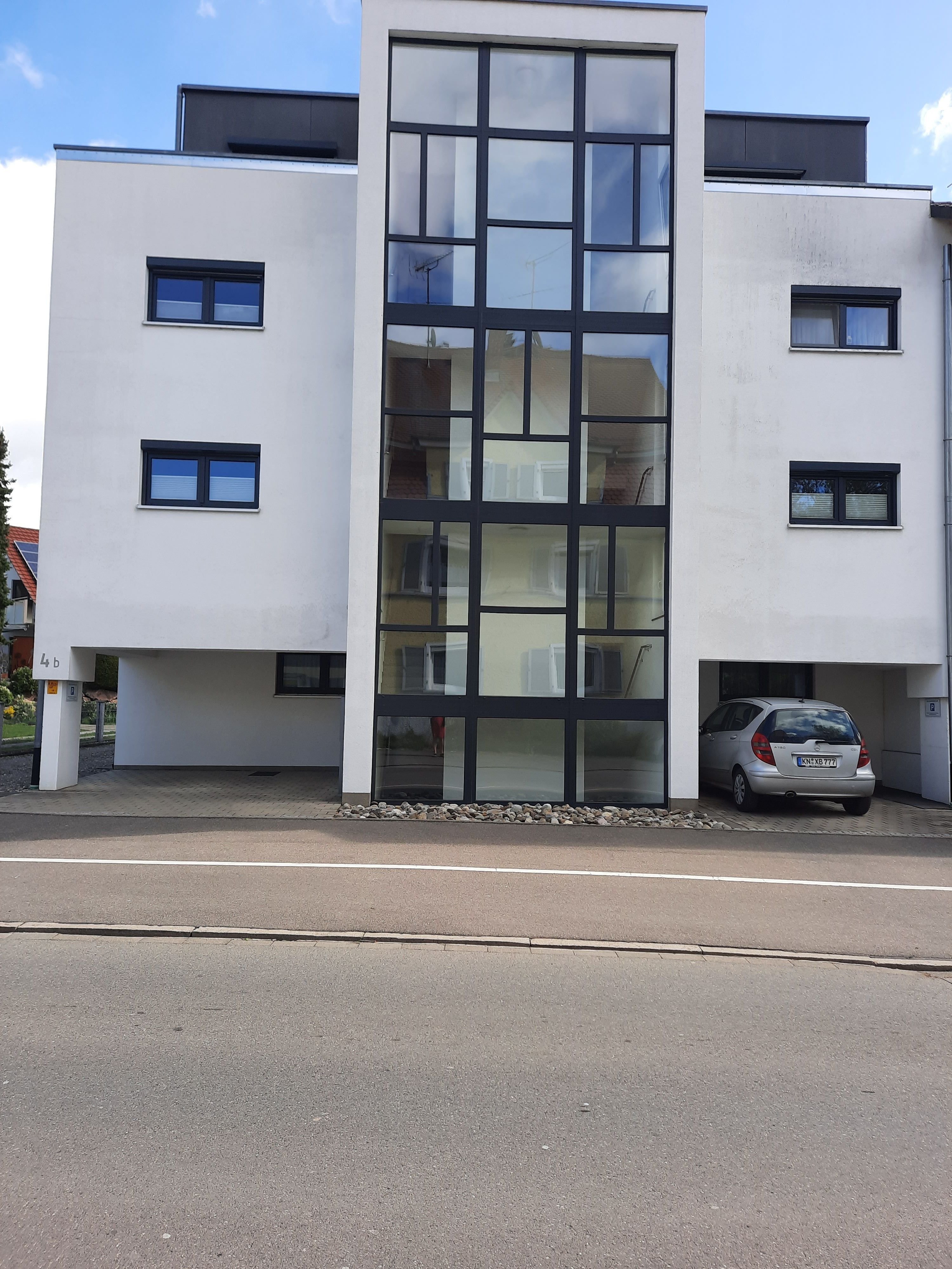 Terrassenwohnung zum Kauf 399.000 € 4,5 Zimmer 121,9 m²<br/>Wohnfläche EG<br/>Geschoss Hohentwiel - Gewerbeschule 24 Singen (Hohentwiel) 78224