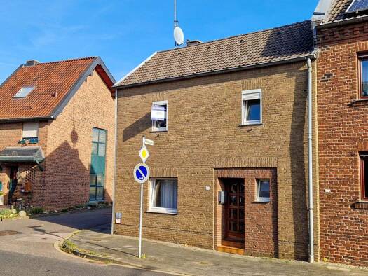 Reihenendhaus zum Kauf 109.900 € 4 Zimmer 93 m² 440 m² Grundstück frei ab sofort Hambach Niederzier 52382