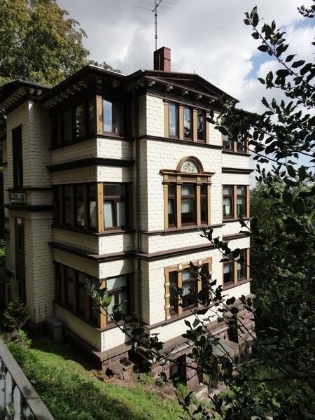 Mehrfamilienhaus zum Kauf 348.000 € 14 Zimmer 347 m²<br/>Wohnfläche 1.800 m²<br/>Grundstück Ab sofort<br/>Verfügbarkeit Friedrichroda Friedrichroda 99894