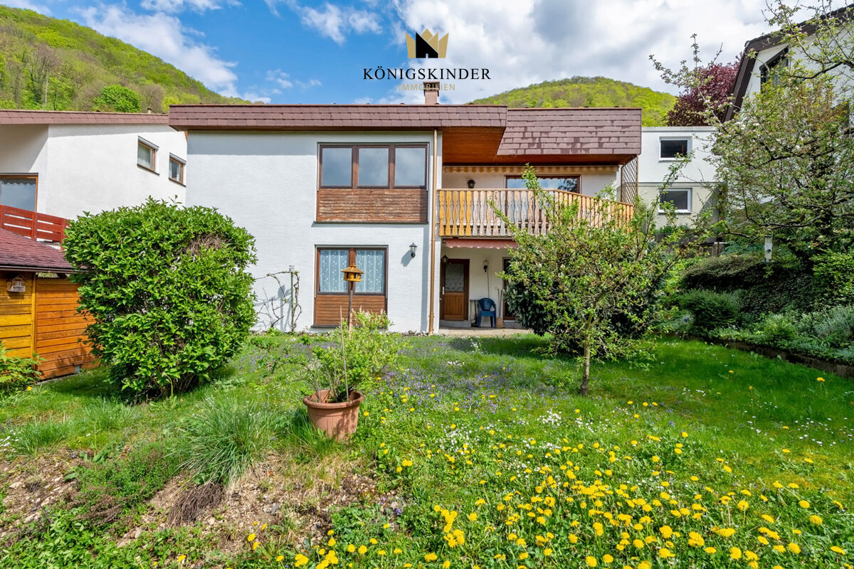 Einfamilienhaus zum Kauf Provisionsfrei 759.000 € 7 Zimmer 210 m² 558 m² Grundstück Bad Urach Bad Urach 72574