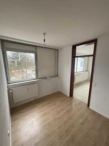 Wohnung zur Miete nur mit Wohnberechtigungsschein 467 € 3 Zimmer 85,8 m² 3. Geschoss frei ab 04.03.2025 Eggersten Ring 24 Kreuztal Kreuztal 57223