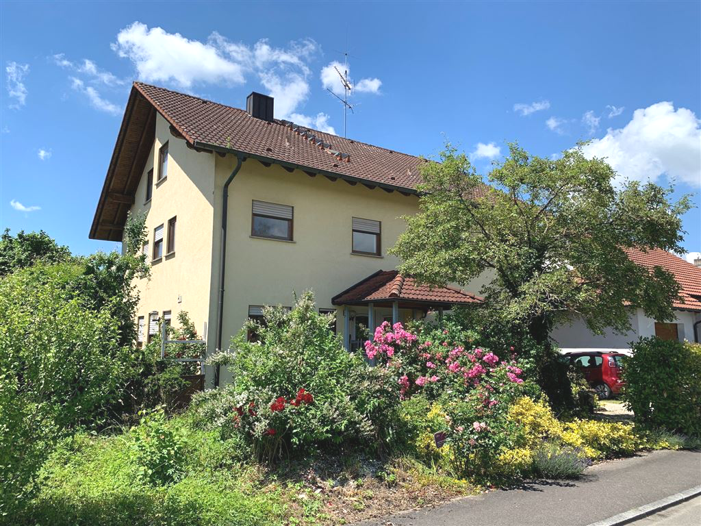 Mehrfamilienhaus zum Kauf 645.000 € 9 Zimmer 203,4 m²<br/>Wohnfläche 729 m²<br/>Grundstück Schlatt unter Krähen 82 Singen (Hohentwiel) 78224