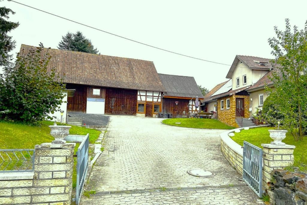 Haus zum Kauf 315.000 € 6 Zimmer 170 m²<br/>Wohnfläche 2.554 m²<br/>Grundstück Grattstadt Bad Rodach 96476