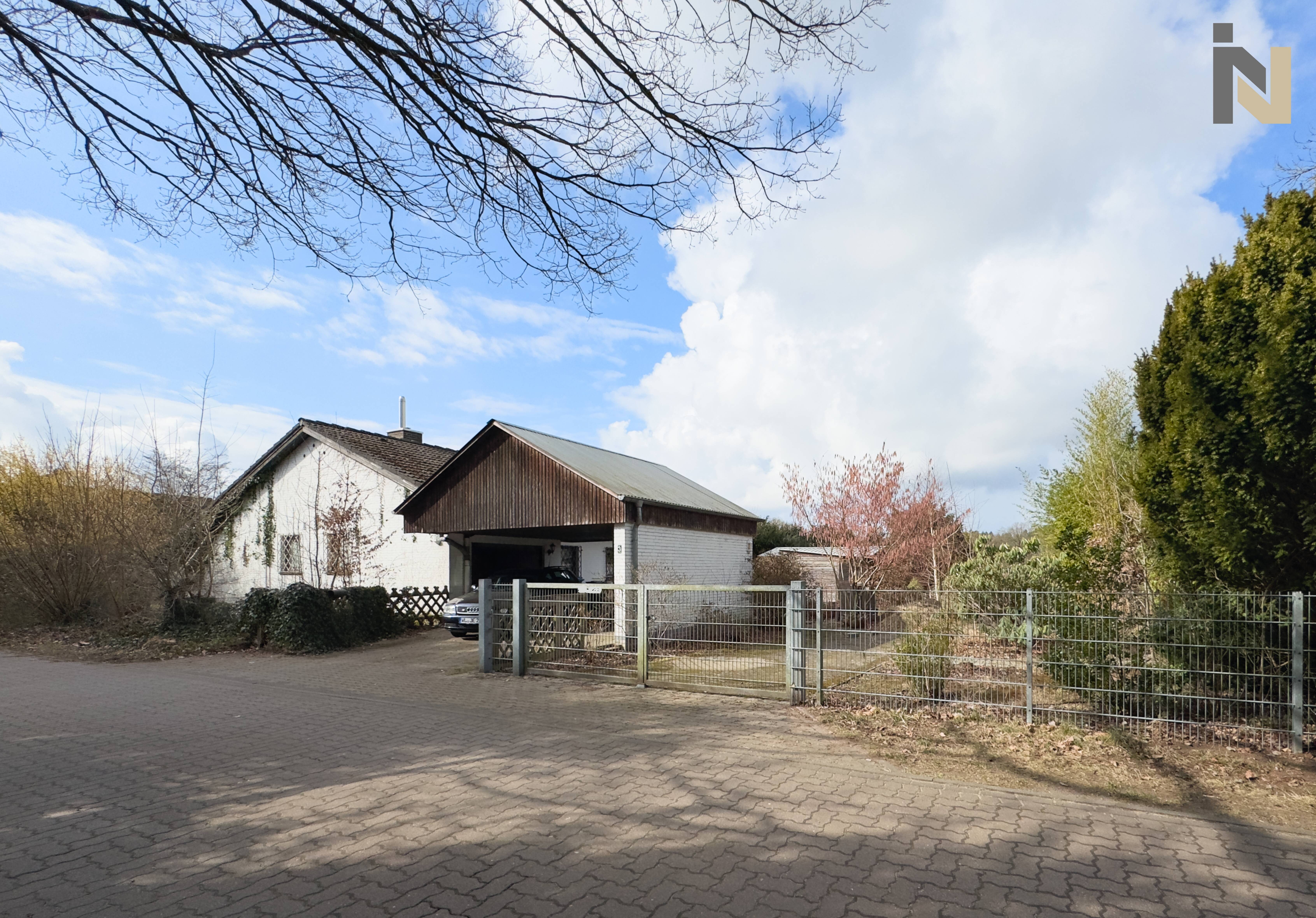 Einfamilienhaus mit großem Garten, Wintergarten, Carport und Potenzial!