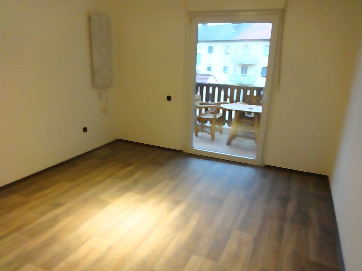 Immobilie in Sulzbach-Rosenberg - Gepflegte Etagenwohnung mit Tageslichtbad und 2 Balkonen - Bild 0