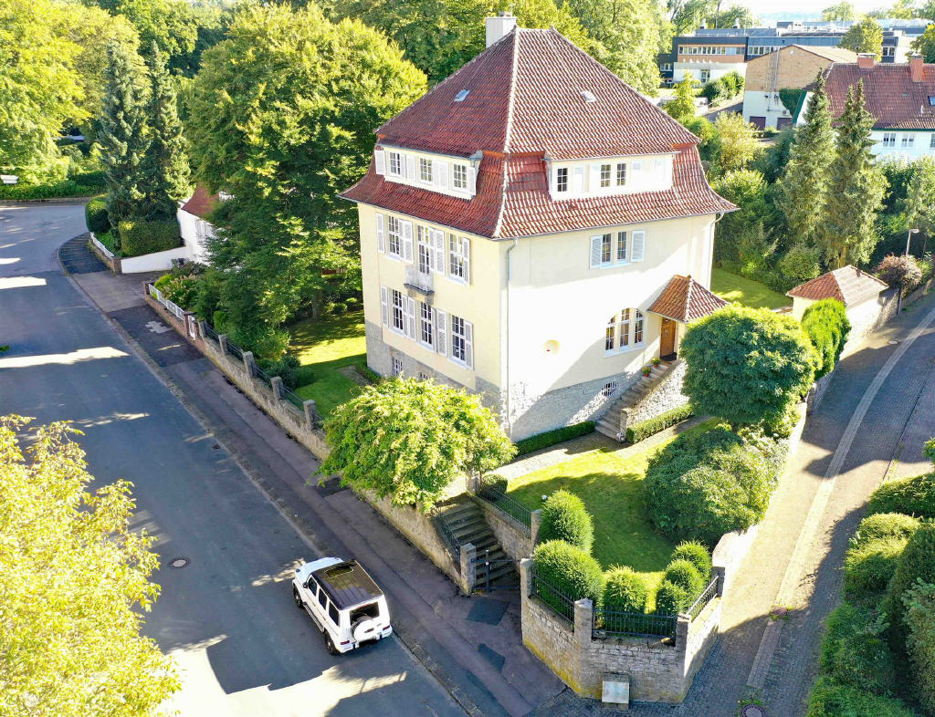 Einfamilienhaus zum Kauf 11 Zimmer 365 m²<br/>Wohnfläche 977 m²<br/>Grundstück Detmold - Kernstadt Detmold 32756