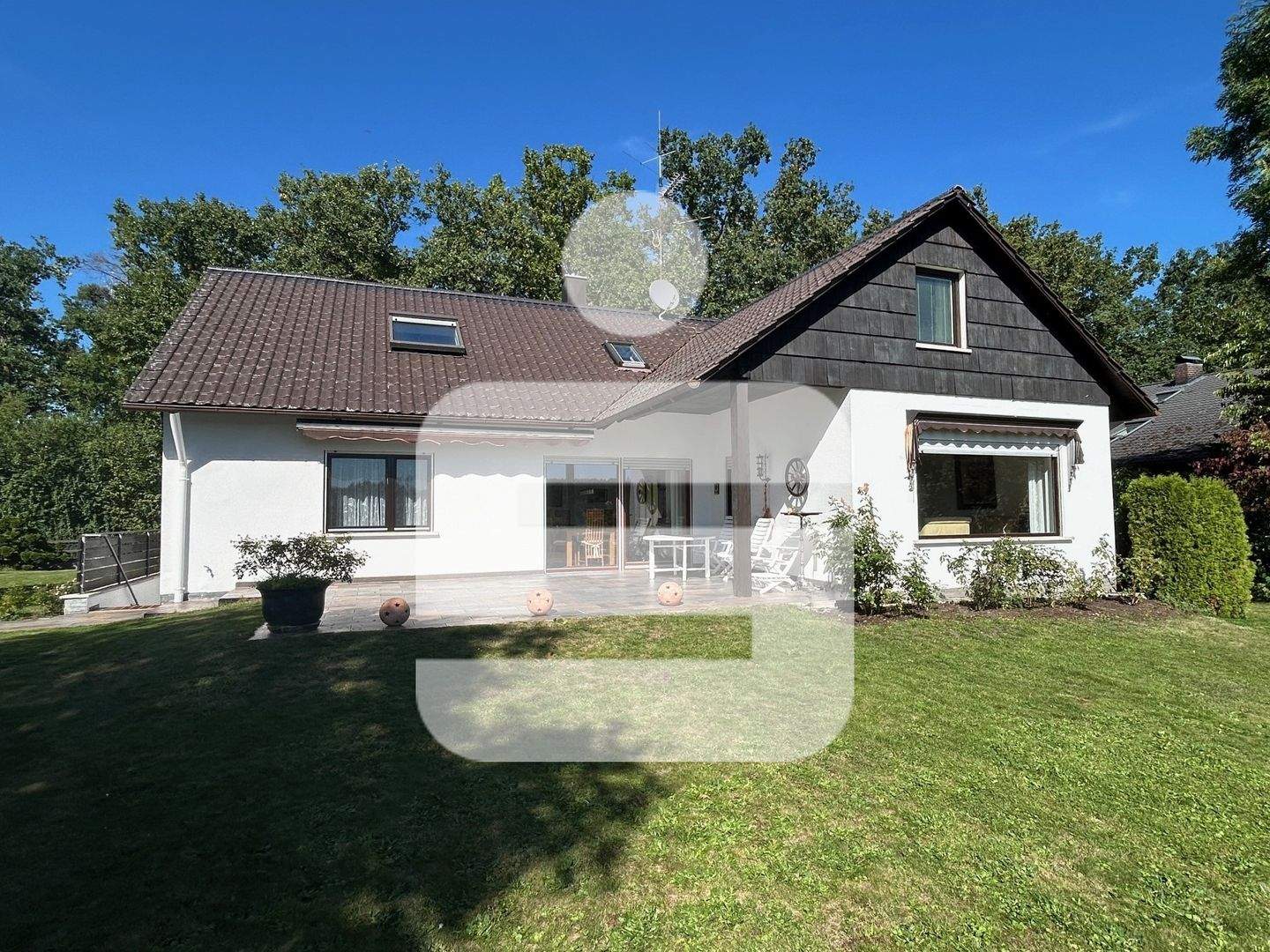 Immobilie in Heßdorf - freistehendes EFH in Heßdorf...Viel Platz! Zwei Wohneinheiten möglich! - Bild 0