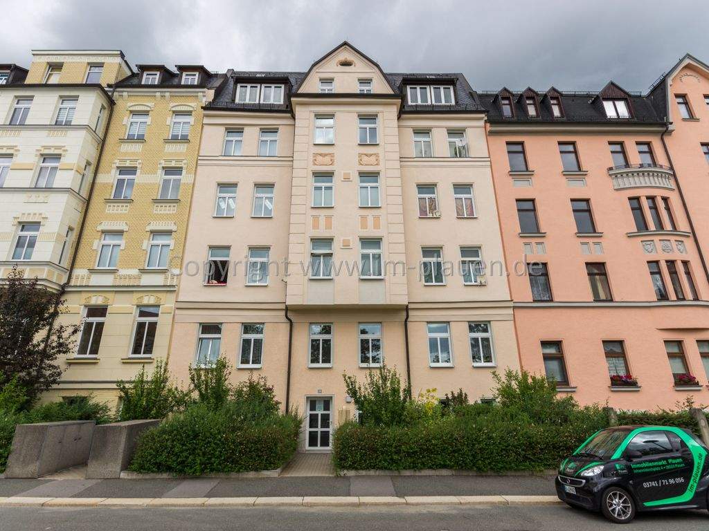 vermietet ETW - ruhig gelegene Altbauwohnung mit sonnigem Balkon + Laminat + Bad mit Badewanne