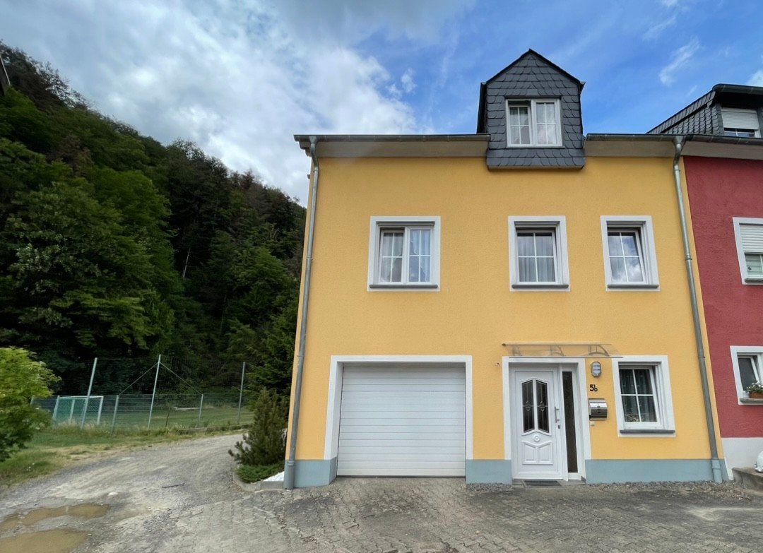 Einfamilienhaus zum Kauf 335.000 € 6 Zimmer 136 m²<br/>Wohnfläche 300 m²<br/>Grundstück Neuerburg 54673