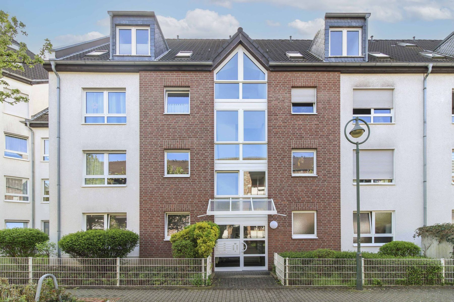 Immobilie zum Kauf 240.000 € 2 Zimmer 74 m²<br/>Fläche Hassels Düsseldorf 40599