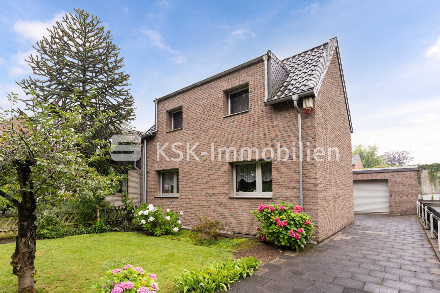 Einfamilienhaus zum Kauf 418.000 € 4 Zimmer 104 m²<br/>Wohnfläche 370 m²<br/>Grundstück Roggendorf Köln 50769