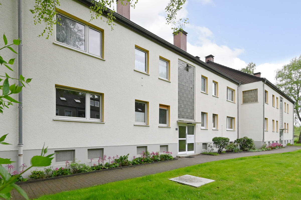 "Modernisieren Sie ganz nach Ihrem Geschmack!" - Hochparterre-ETW mit Tageslichtbad und Süd-Loggia