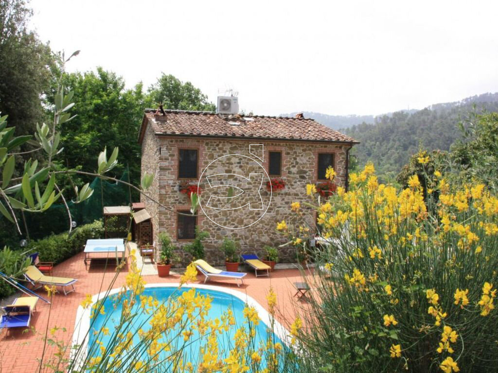 Villa zum Kauf 690.000 € 111 m²<br/>Wohnfläche 16.000 m²<br/>Grundstück Camaiore