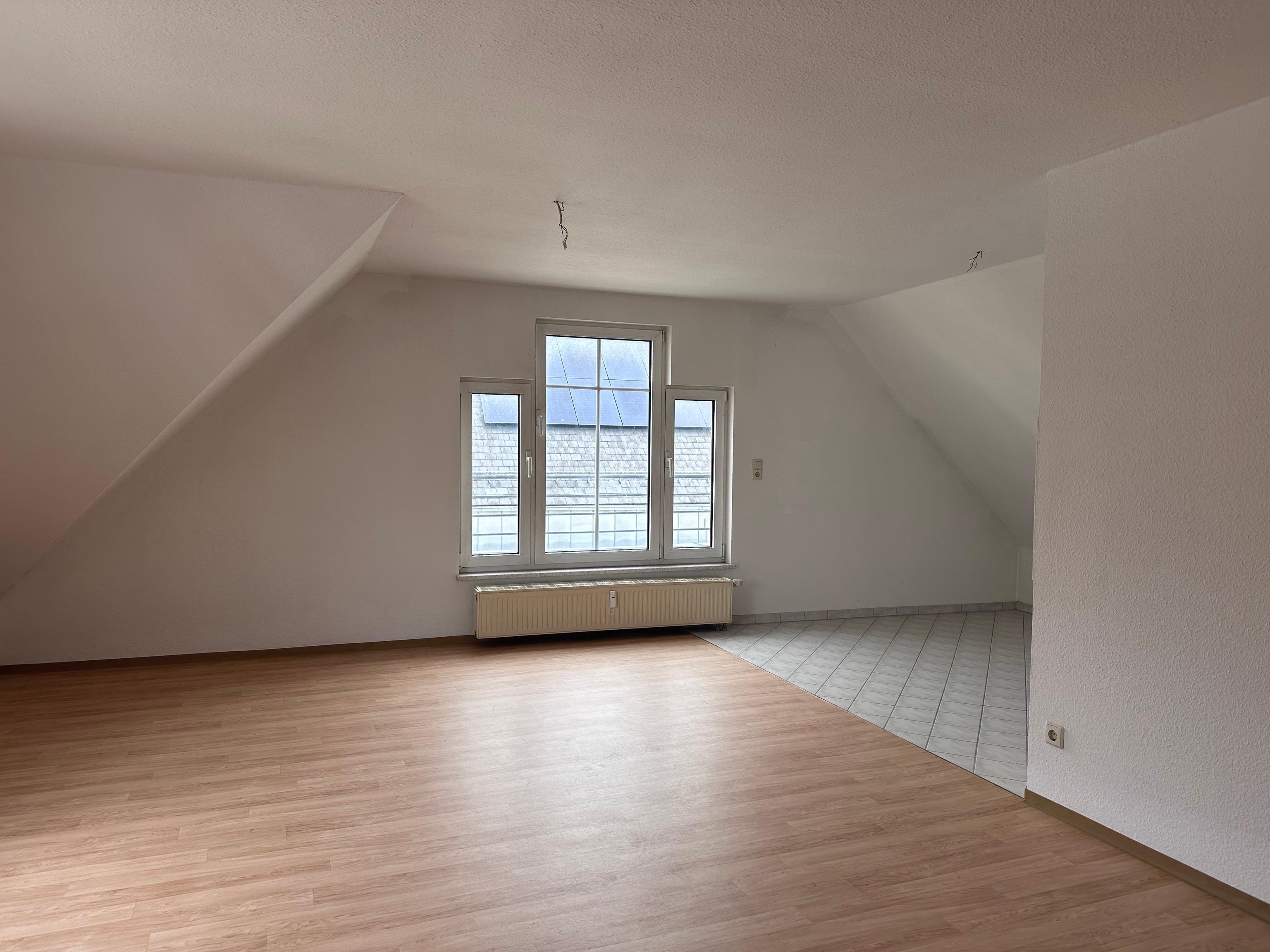 Wohnung zur Miete 365 € 2 Zimmer 66,4 m²<br/>Wohnfläche Leipziger Straße 25 Glauchau Glauchau 08371