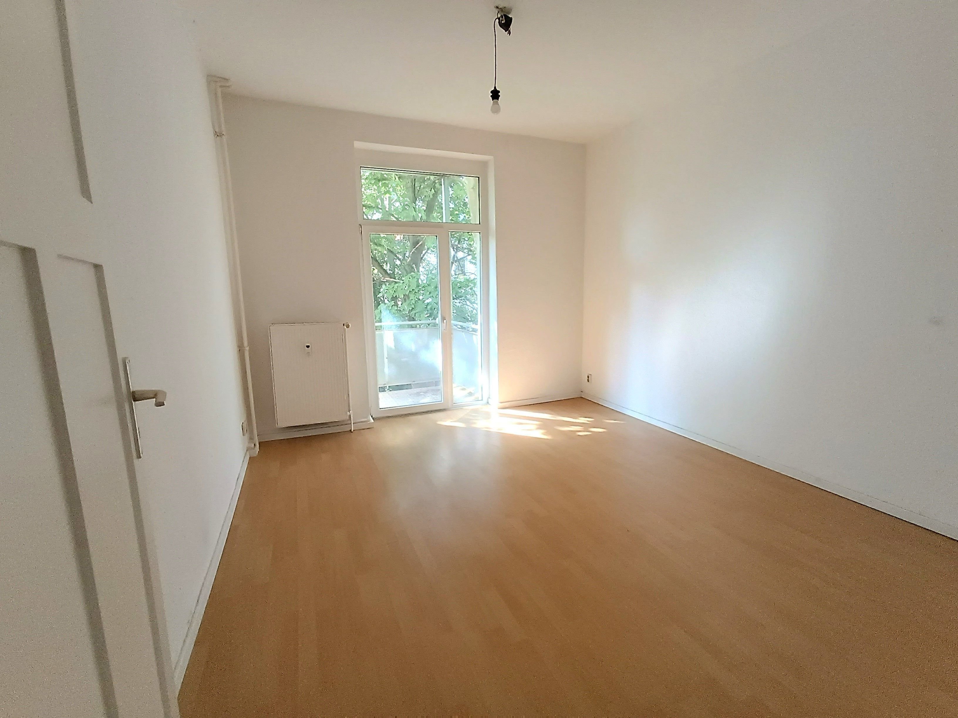 Wohnung zur Miete 368 € 2 Zimmer 49 m²<br/>Wohnfläche 1.<br/>Geschoss ab sofort<br/>Verfügbarkeit Weberstr. 12 Helmholtzstraße Magdeburg 39112