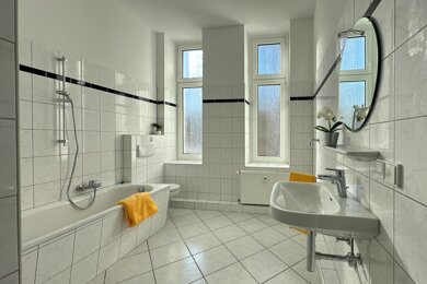 Wohnung zur Miete 1.000 € 4 Zimmer 113,6 m² 1. Geschoss Olvenstedter Straße 54 Olvenstedter Platz Magdeburg 39108