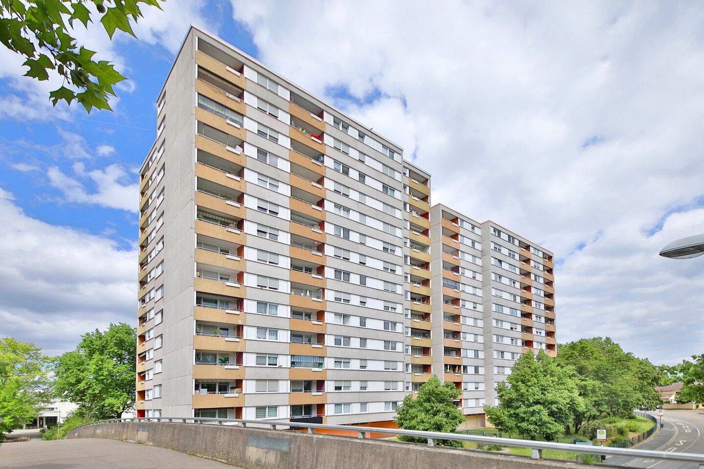 Großzügige 4,5-Zimmer-Wohnung mit Loggia und Weitblick im 9. Obergeschoss – ca. 99,4 m² Wohnfläche