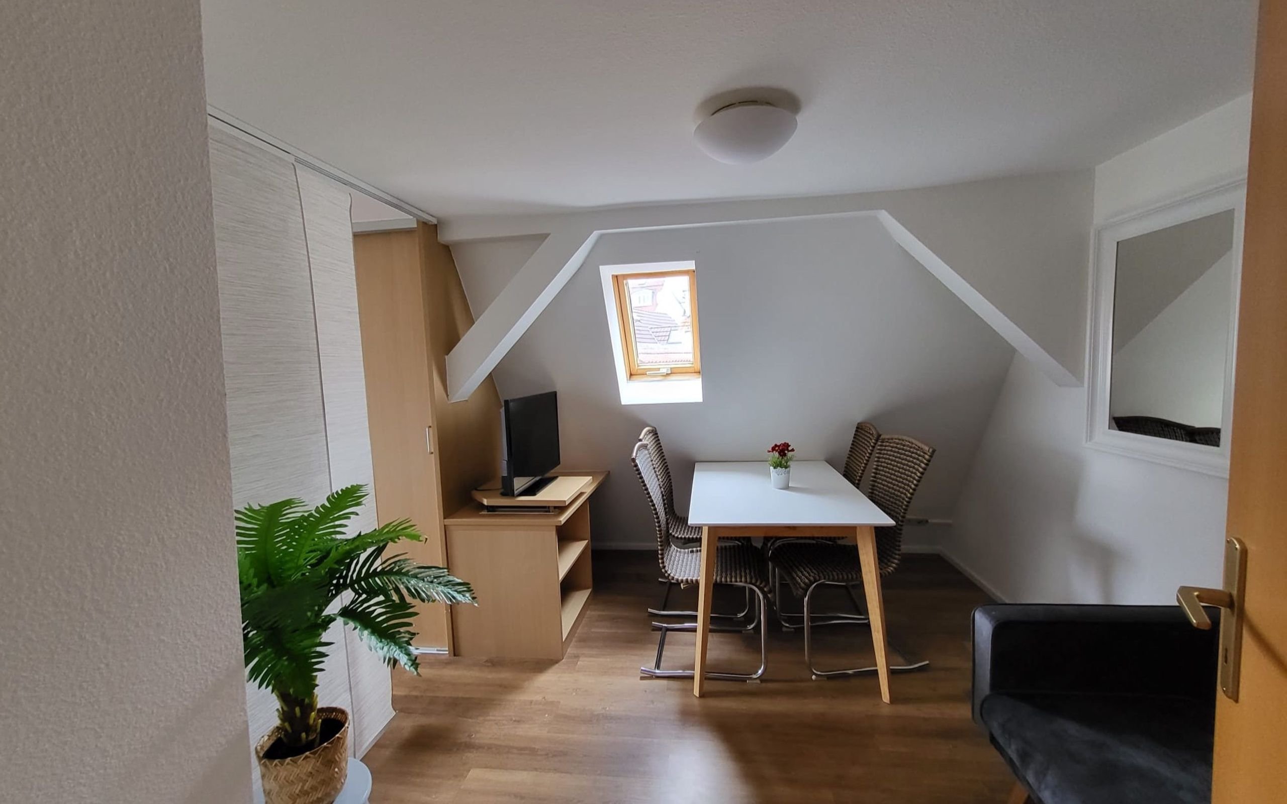 Wohnung zur Miete Wohnen auf Zeit 1.350 € 2 Zimmer 40 m²<br/>Wohnfläche 21.02.2025<br/>Verfügbarkeit Leonhardstrasse 0 Rathaus Stuttgart Zentrum 70182