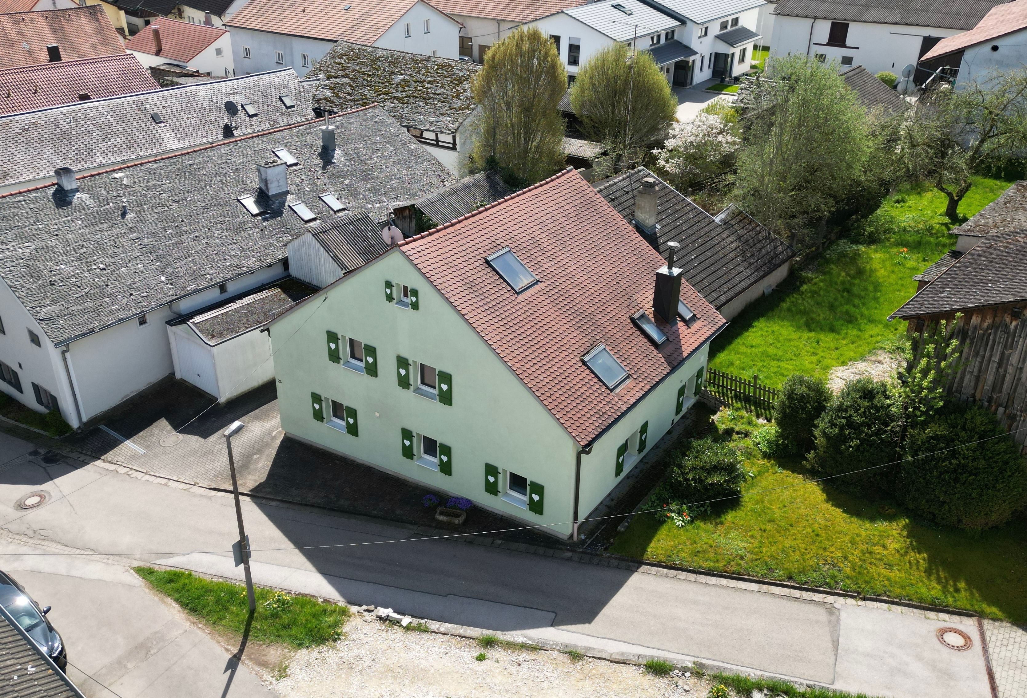 Einfamilienhaus zum Kauf Provisionsfrei 250.000 € 4 Zimmer 175 m²<br/>Wohnfläche 333 m²<br/>Grundstück Ab sofort<br/>Verfügbarkeit Oberdorfstraße Dietfurt Treuchtlingen 91757
