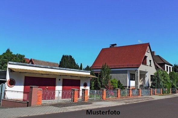 Einfamilienhaus zum Kauf Zwangsversteigerung 23.000 € 5 Zimmer 209 m²<br/>Wohnfläche 2.090 m²<br/>Grundstück Darze Altenhof 17209