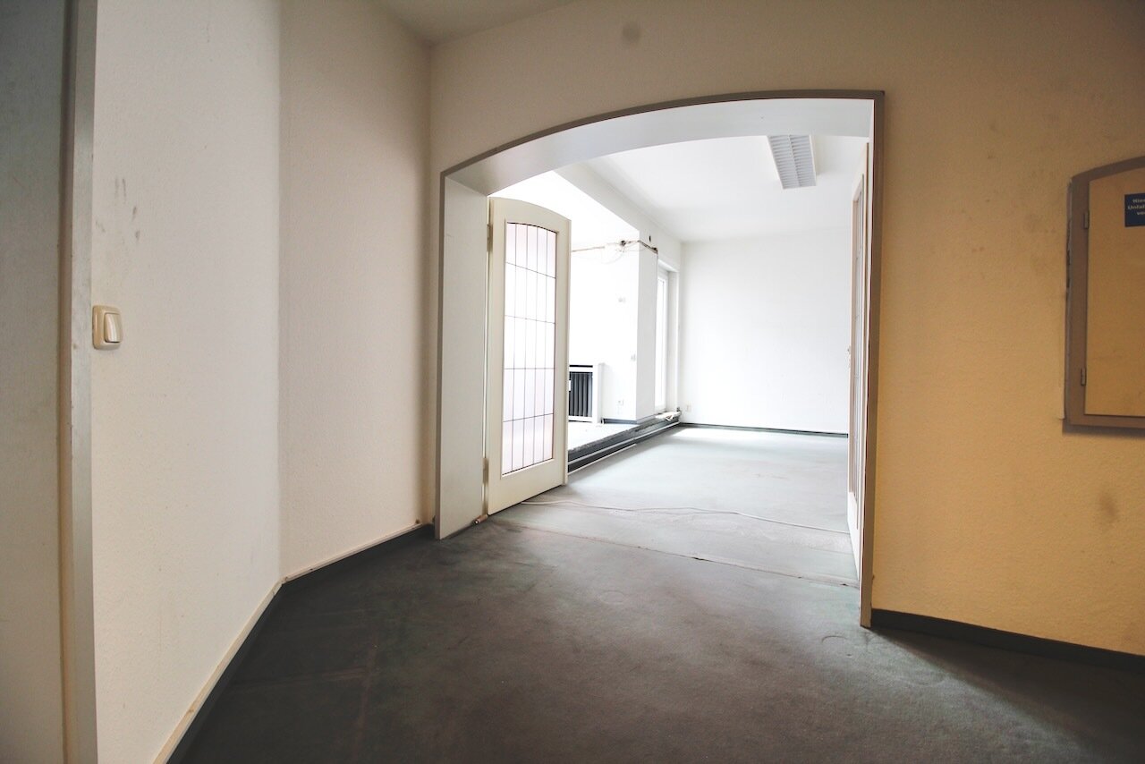 Wohnung zum Kauf 165.000 € 3 Zimmer 120 m²<br/>Wohnfläche 1. Stock<br/>Geschoss Ab sofort<br/>Verfügbarkeit Bismarckstraße 15 Gladbach Mönchengladbach 41061