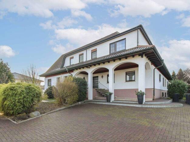 Mehrfamilienhaus zum Kauf als Kapitalanlage geeignet 975.000 € 10 Zimmer 500 m² 1.579,2 m² Grundstück Dornheim Groß-Gerau 64521