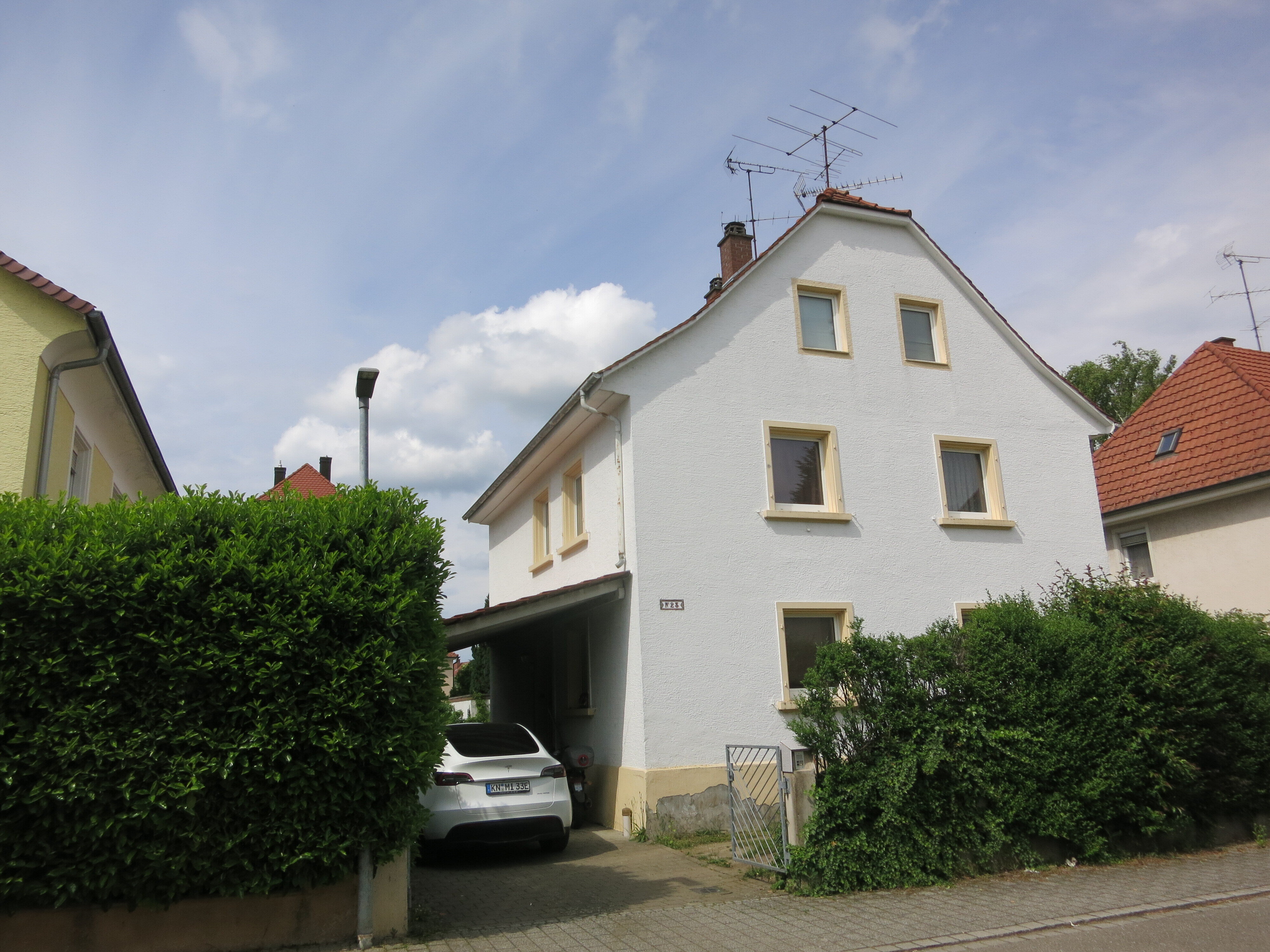 Einfamilienhaus zum Kauf 399.000 € 8 Zimmer 220 m²<br/>Wohnfläche 339 m²<br/>Grundstück Waldeck - Schule 32 Singen (Hohentwiel) 78224