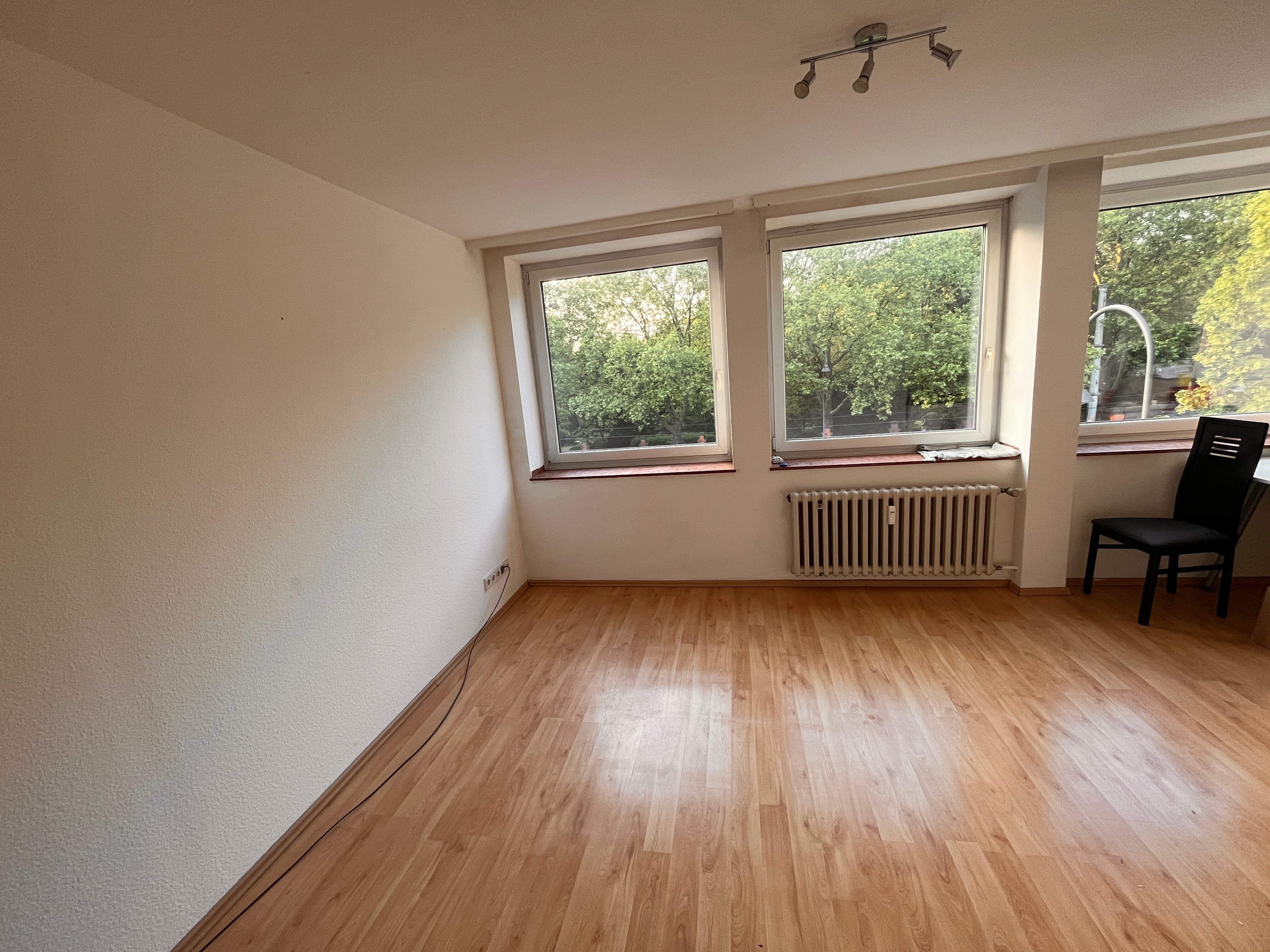 Wohnung zur Miete 620 € 1 Zimmer 25 m²<br/>Wohnfläche 3. Stock<br/>Geschoss Aachenerstraße 325 Lindenthal Köln 50931