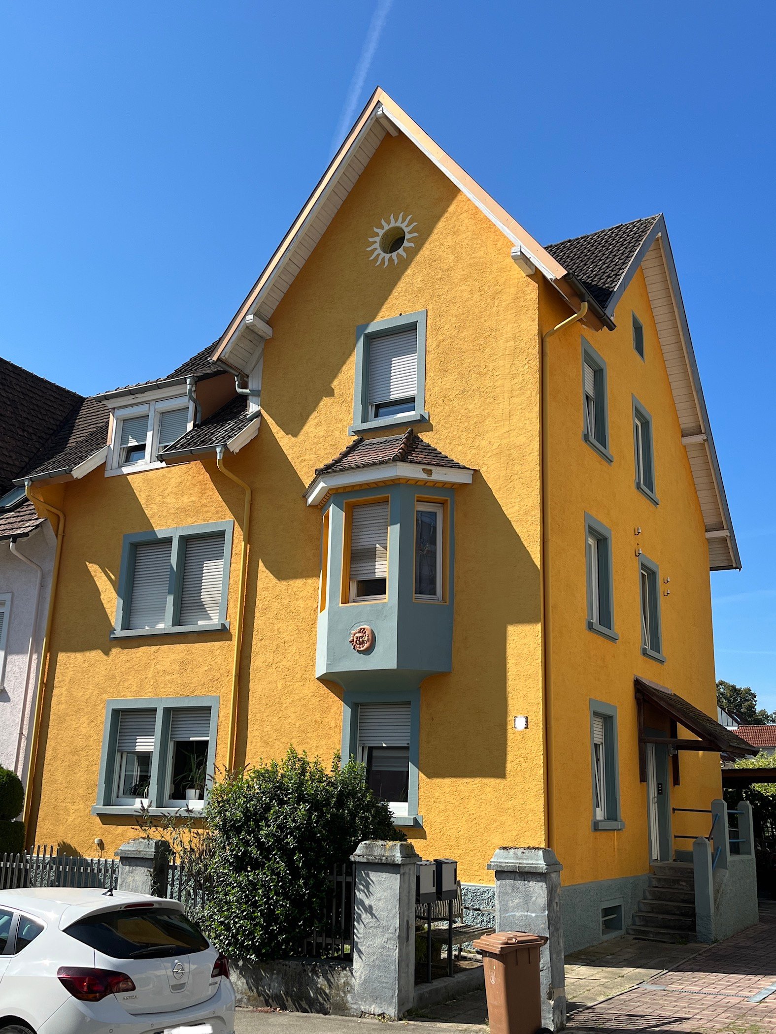 Mehrfamilienhaus zum Kauf 849.000 € 9 Zimmer 250 m²<br/>Wohnfläche 591 m²<br/>Grundstück Hegau - Gymnasium 6 Singen (Hohentwiel) 78224