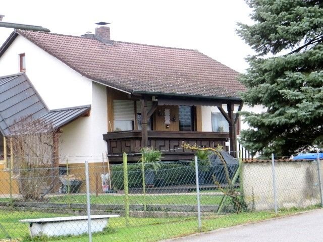 Einfamilienhaus zum Kauf 305.000 € 4 Zimmer 119,5 m²<br/>Wohnfläche 466 m²<br/>Grundstück ab sofort<br/>Verfügbarkeit Plattling Plattling 94447