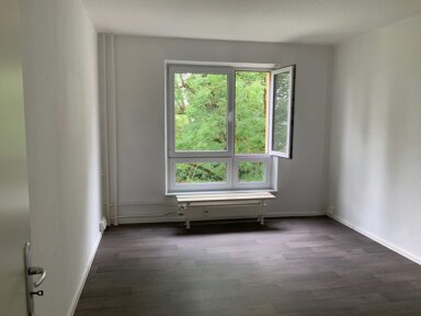 Wohnung zur Miete 437 € 4 Zimmer 69,9 m² 3. Geschoss frei ab 01.04.2025 Leonhard-Frank-Str. 72 Sellerhausen-Stünz Leipzig 04318